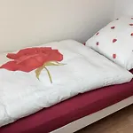 Mit Workspace, Parkplatz Und Aufzug Mitten In Appartement