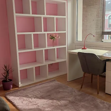 Mit Workspace, Parkplatz, Balkon Und Aufzug Mitten In *