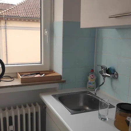 Mit Workspace, Parkplatz, Balkon Und Aufzug Mitten In Apartamento
