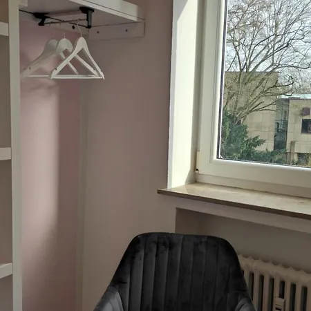 Mit Workspace, Parkplatz, Balkon Und Aufzug Mitten In