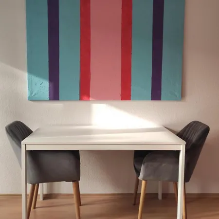 Mit Workspace, Parkplatz, Balkon Und Aufzug Mitten In
