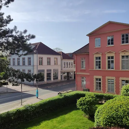 Ferienwohnung Mit Workspace, Parkplatz, Balkon Und Aufzug Mitten In Oldenburg Apartman *