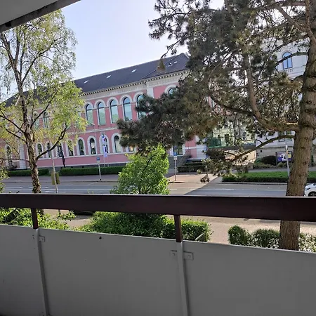 Ferienwohnung Mit Workspace, Parkplatz, Balkon Und Aufzug Mitten In Oldenburg Apartman