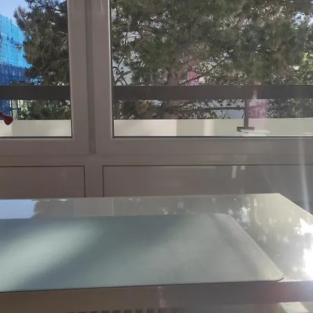 Mit Workspace, Parkplatz, Balkon Und Aufzug Mitten In Apartamento