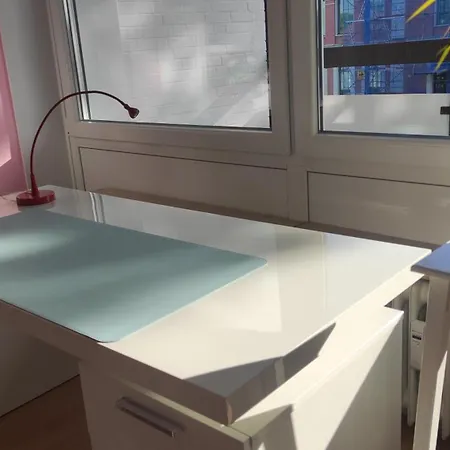 Mit Workspace, Parkplatz, Balkon Und Aufzug Mitten In 公寓