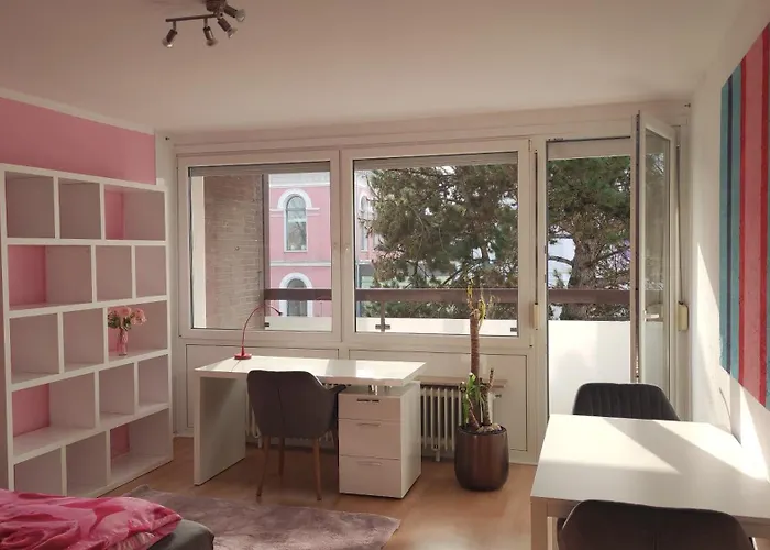 Mit Workspace, Parkplatz Und Aufzug Mitten In