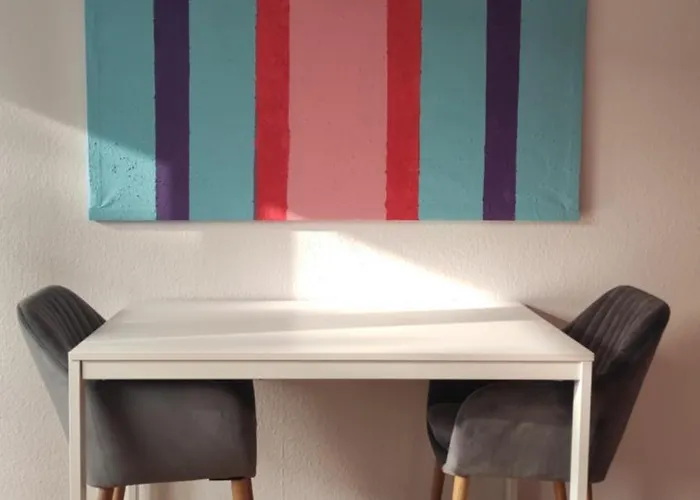 Mit Workspace, Parkplatz Und Aufzug Mitten In